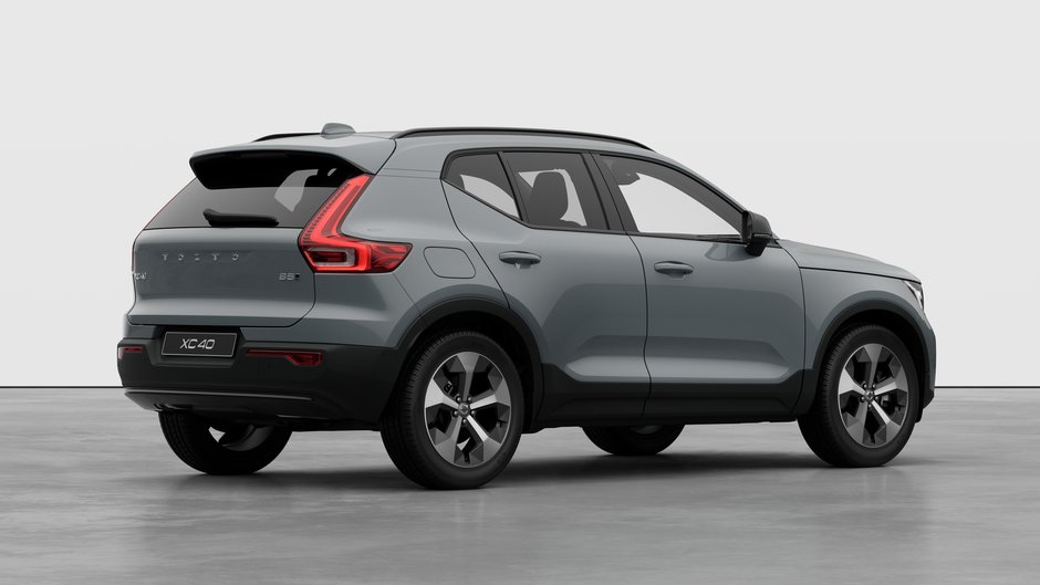 Volvo XC40 PLUS DARK THEME 2026-3