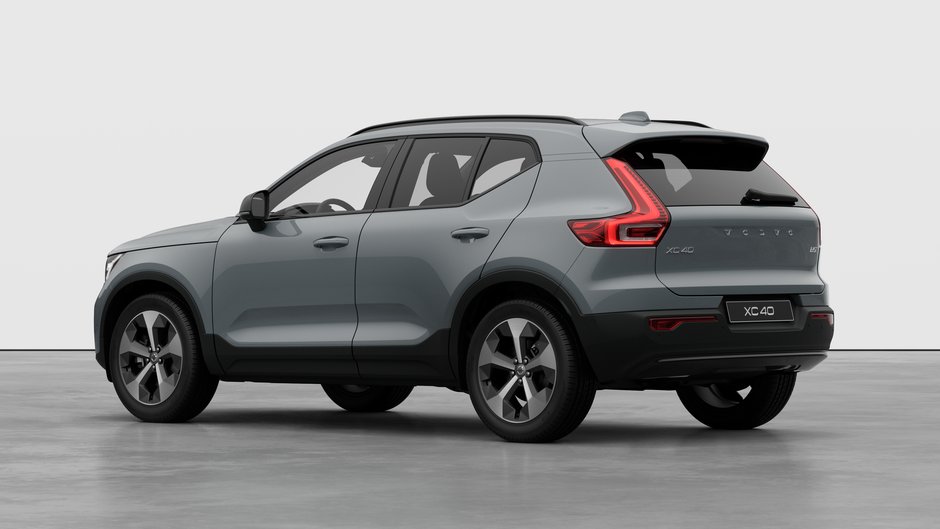 Volvo XC40 PLUS DARK THEME 2026-1
