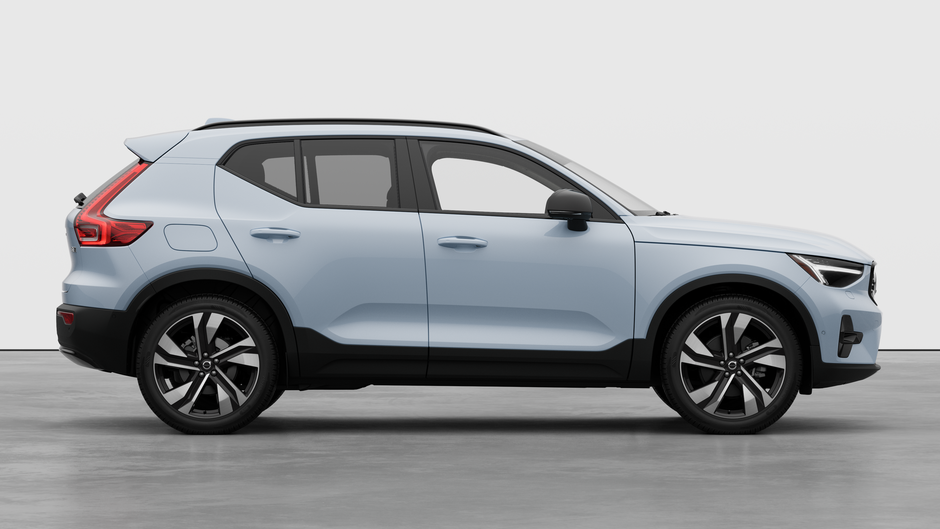 Volvo XC40 PLUS DARK THEME 2026-6