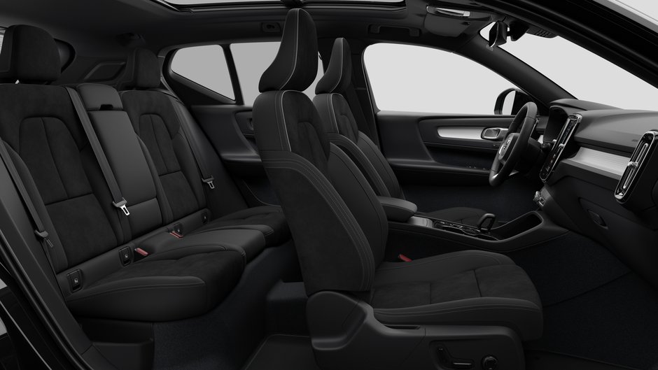 Volvo XC40 PLUS DARK THEME 2026-12
