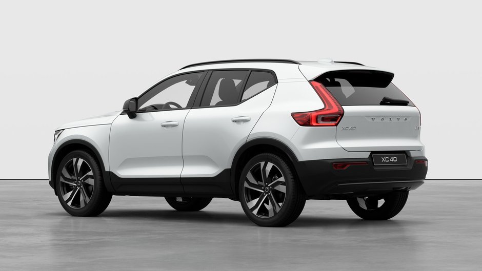 2026 Volvo XC40 PLUS DARK THEME-1
