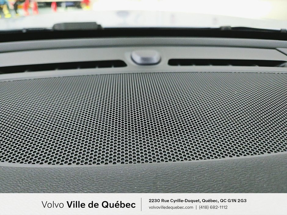 Volvo XC40 Plus Dark Theme 2026-19