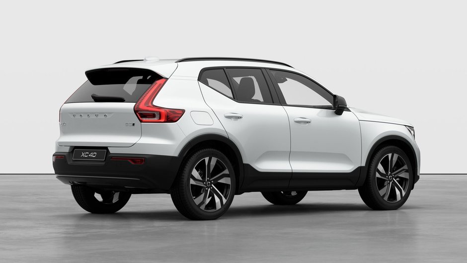 Volvo XC40 Plus (Dark Theme) 2026-3
