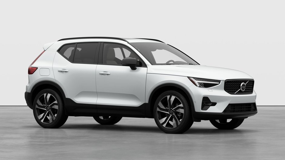 Volvo XC40 Plus (Dark Theme) 2026-2