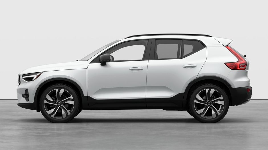 2026 Volvo XC40 Plus (Dark Theme)-7
