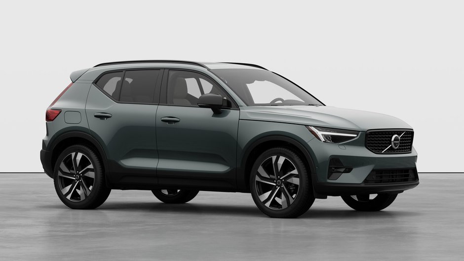 Volvo XC40 Plus (Dark Theme) 2026-2