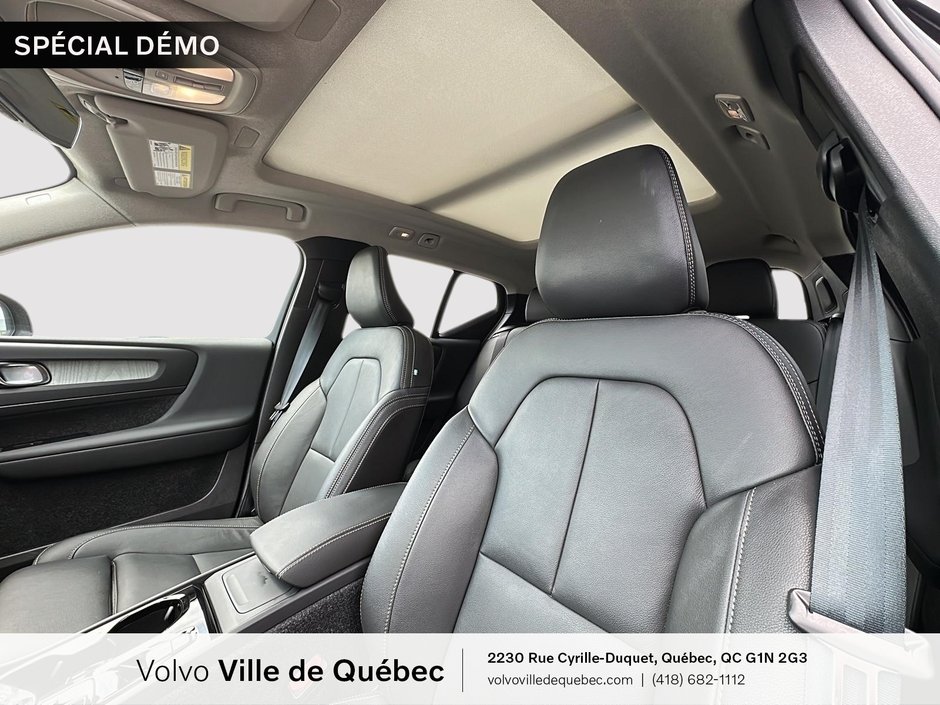 2026 Volvo XC40 Plus Dark Theme-8