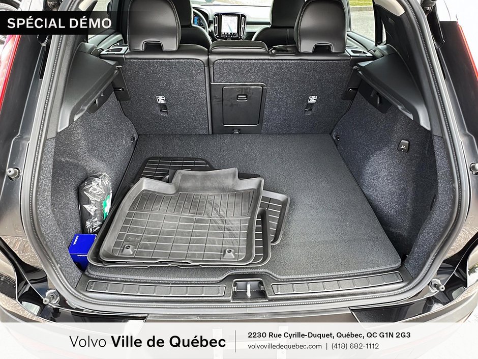 2026 Volvo XC40 Plus Dark Theme-6
