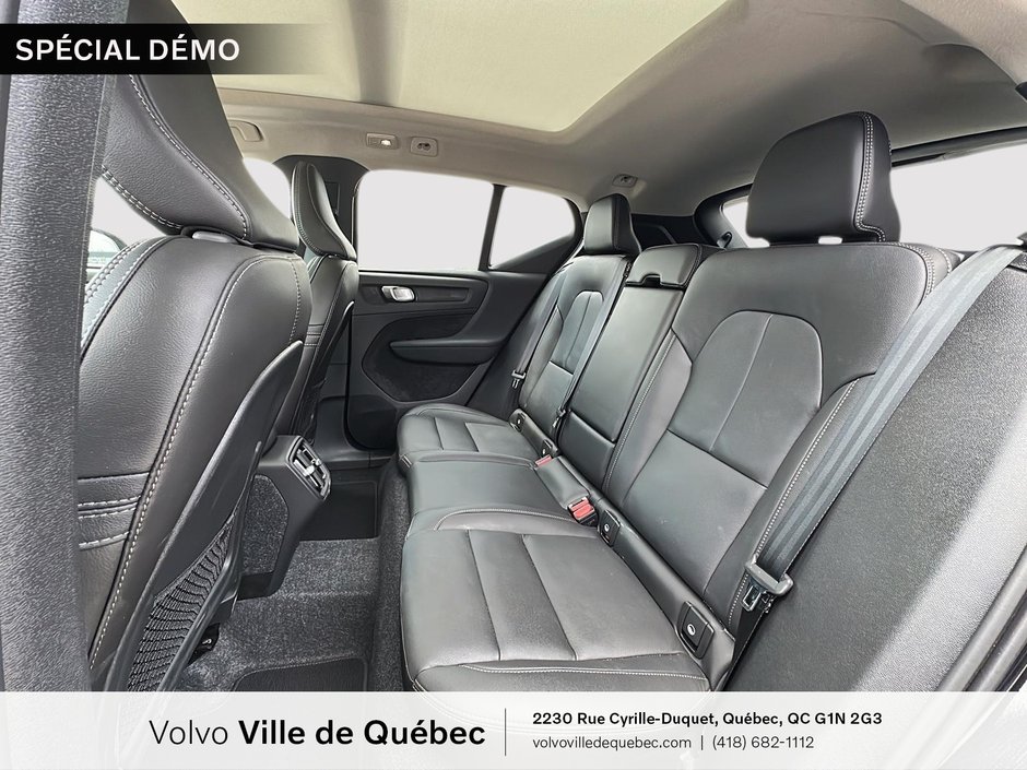 2026 Volvo XC40 Plus Dark Theme-9