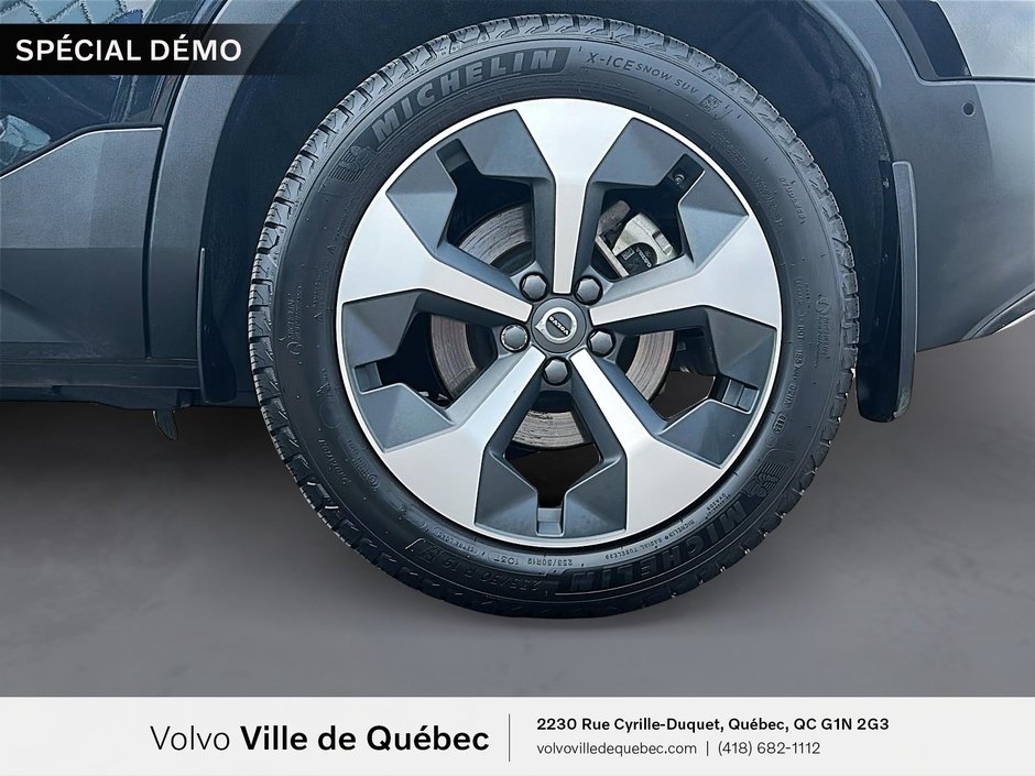 2026 Volvo XC40 Plus Dark Theme-5
