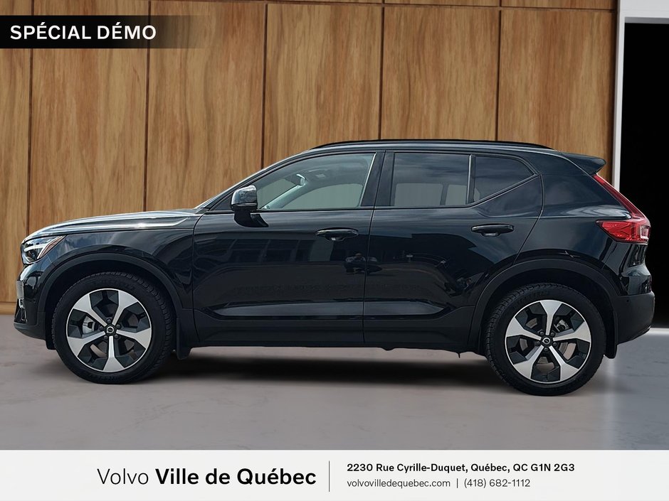 2026 Volvo XC40 Plus Dark Theme-4