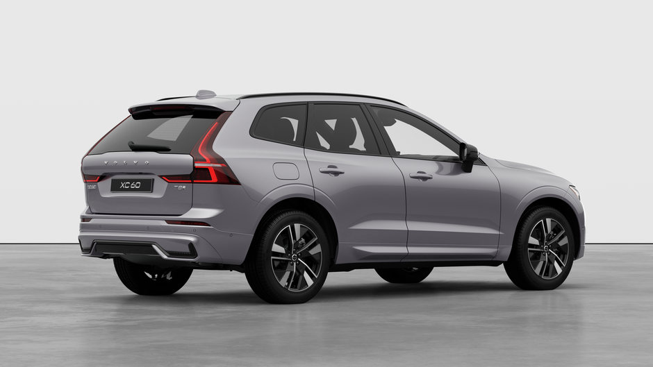 2026 Volvo XC60 Plug-in Hybrid PLUS DARK THEME-3
