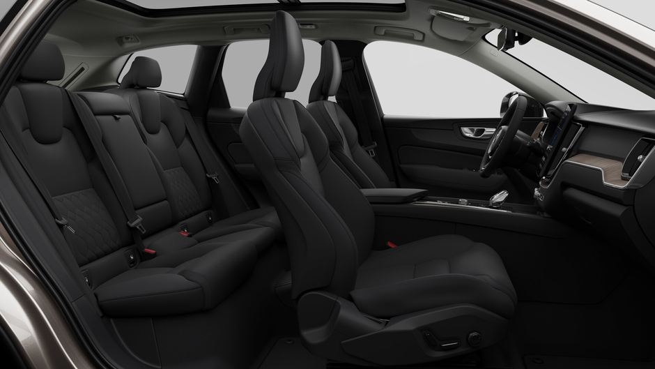 2026 Volvo XC60 Plug-in Hybrid PLUS DARK THEME-12