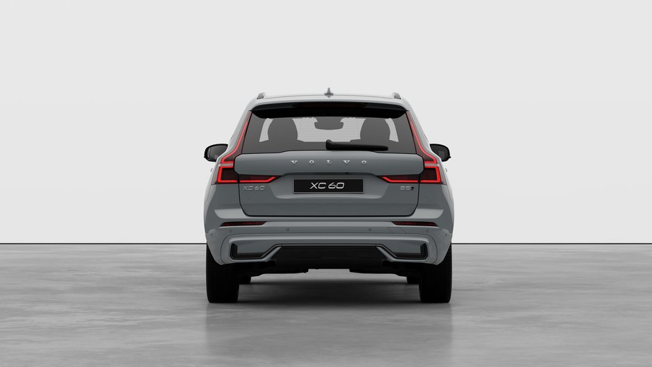 2026 Volvo XC60 Plug-in Hybrid PLUS DARK THEME-5