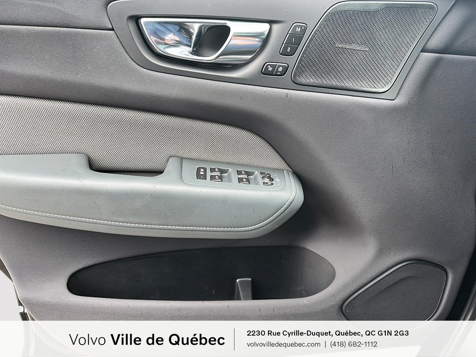 Volvo XC60 R-Design 2021-16