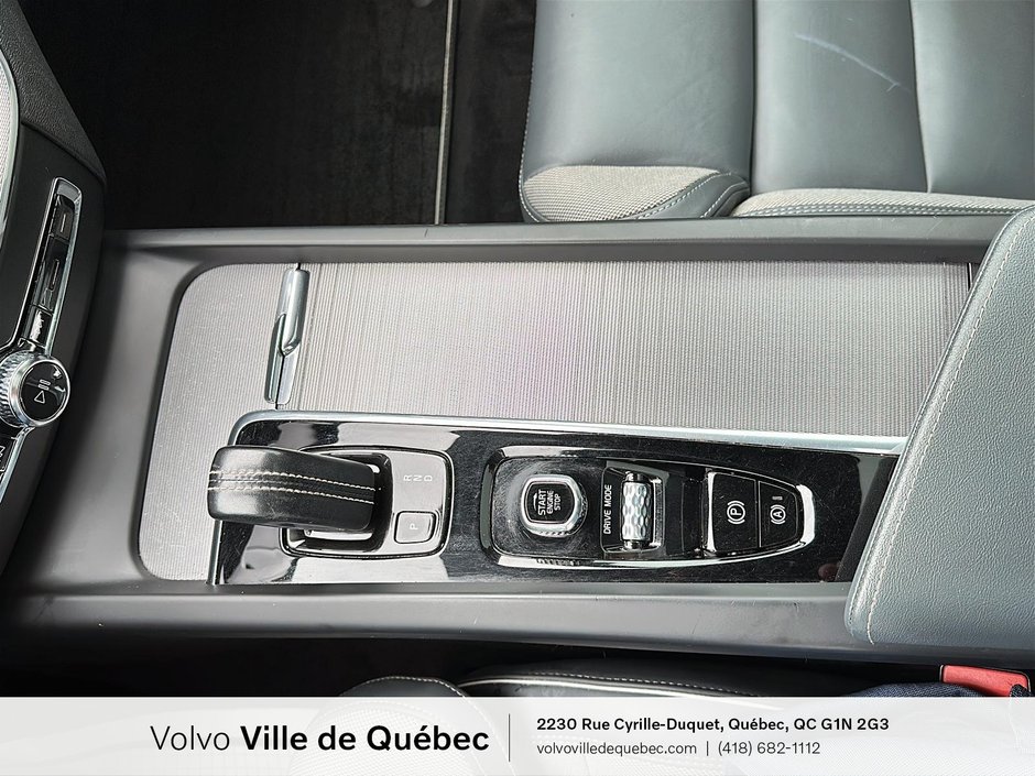 Volvo XC60 R-Design 2021-17