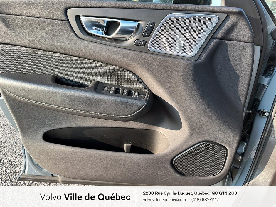 Volvo XC60 R-Design 2022-13