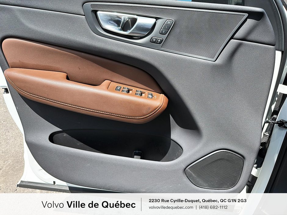2023 Volvo XC60 Plus Dark Theme-28