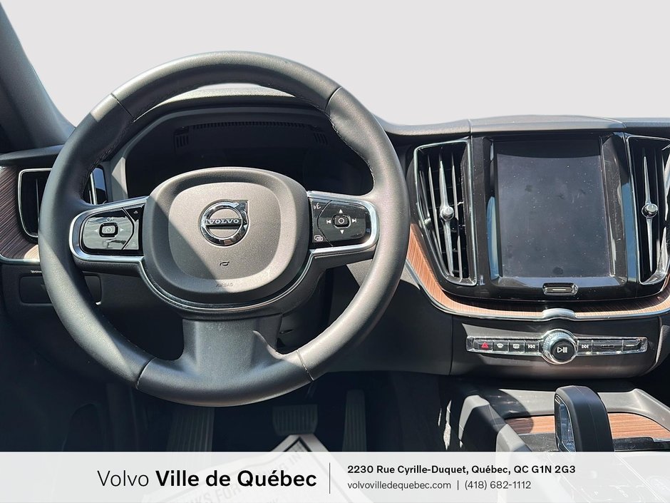 2023 Volvo XC60 Plus Dark Theme-12