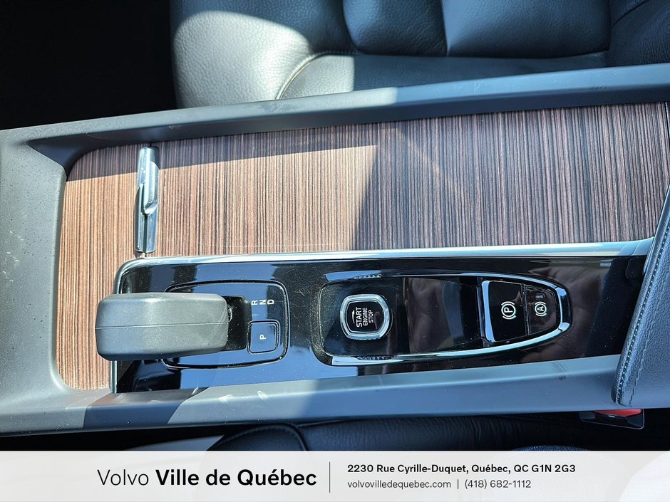 2023 Volvo XC60 Plus Dark Theme-17