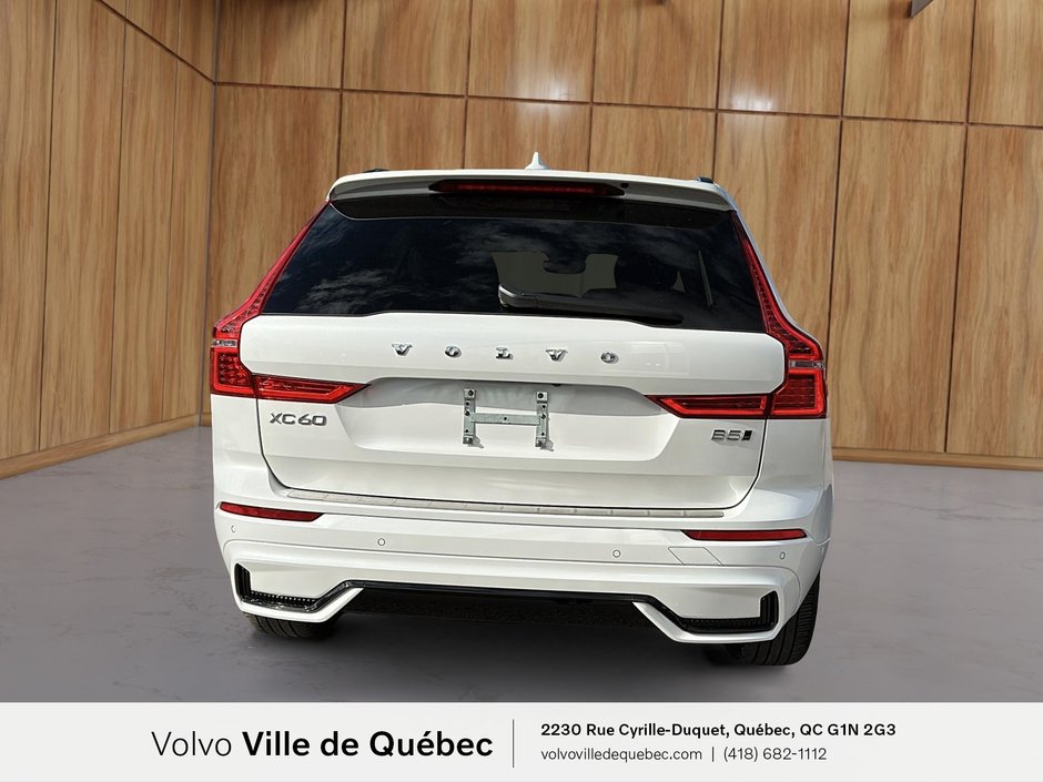 2024 Volvo XC60 Plus Dark Theme-3