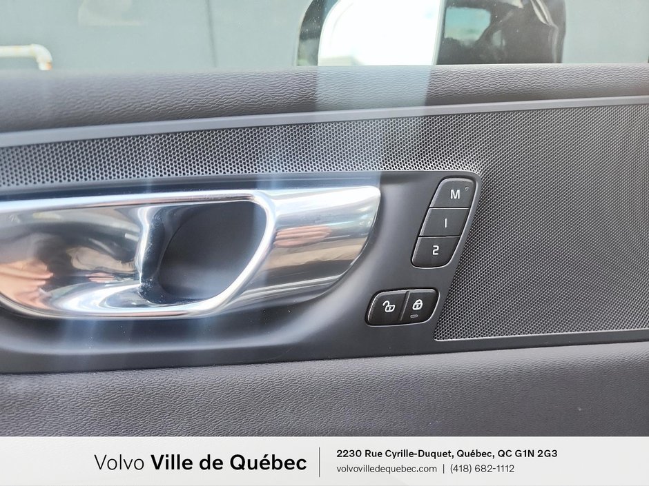 2024 Volvo XC60 Plus Dark Theme-14