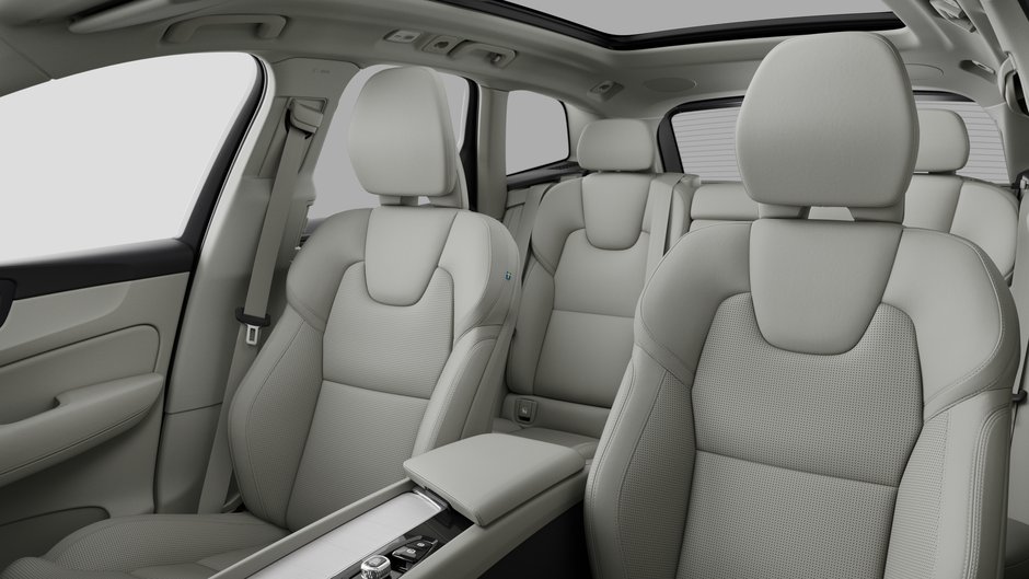 Volvo XC60 ULTRA DARK THEME 2025-11