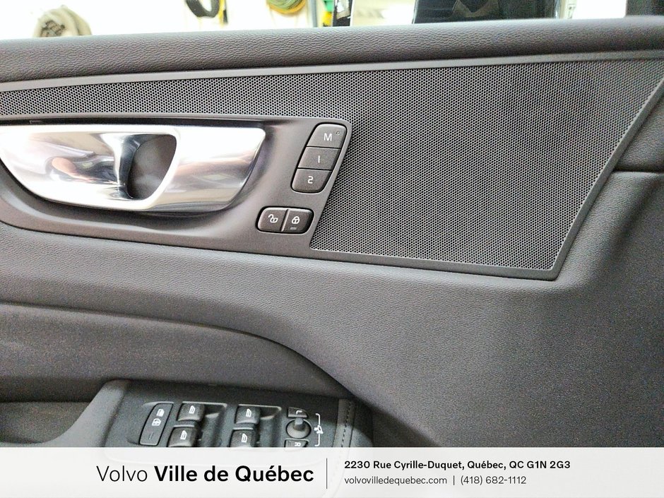 Volvo XC60 Core Dark Theme 2026-19