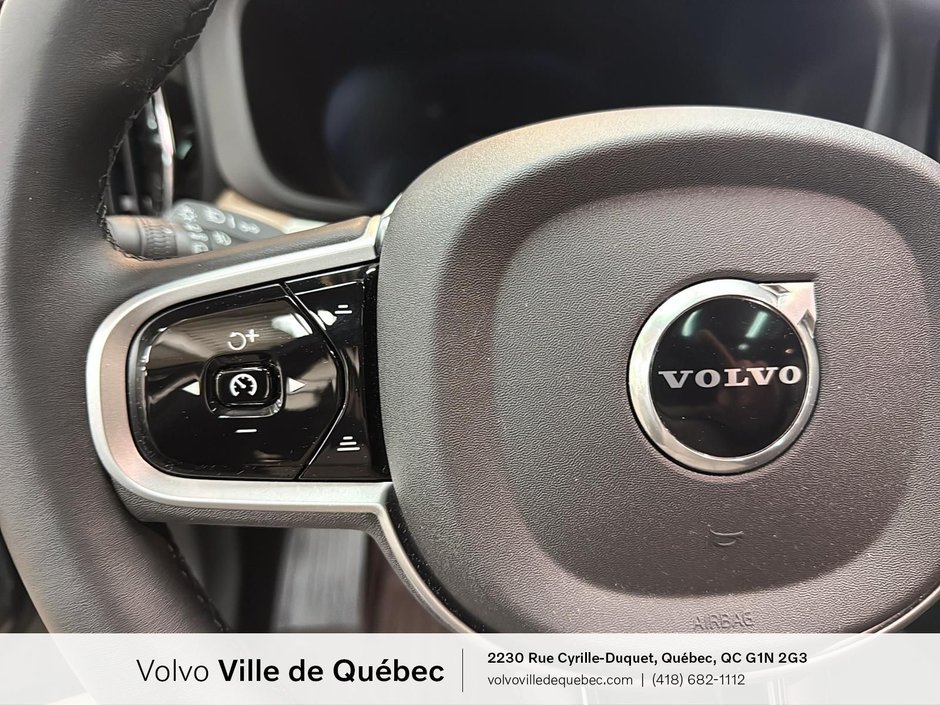 Volvo XC60 Plus Dark Theme 2026-12