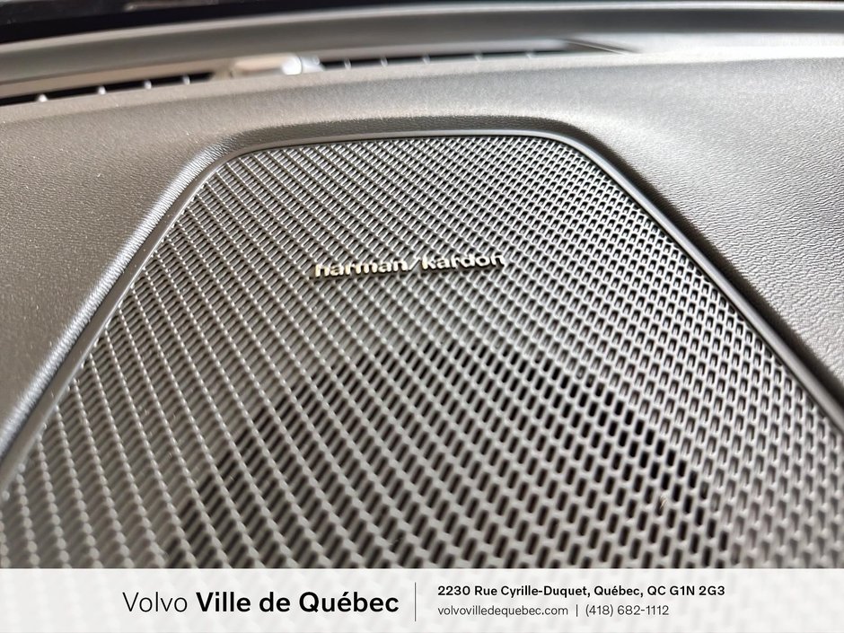 Volvo XC60 Plus Dark Theme 2026-18