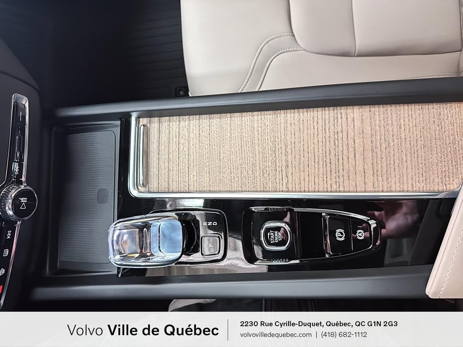 Volvo XC60 Plus Dark Theme 2026-17