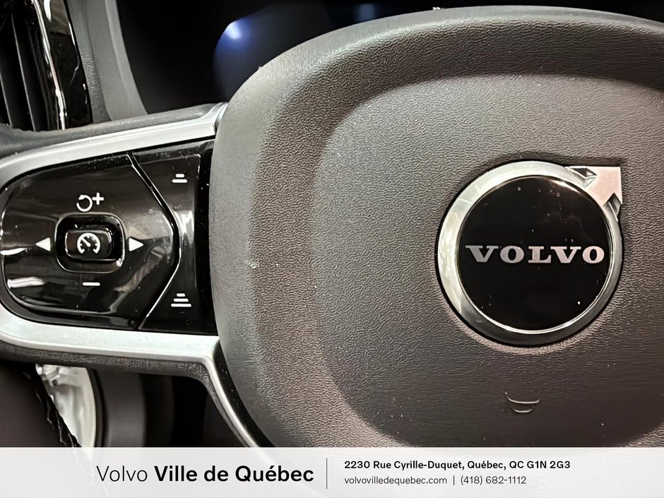 Volvo XC60 Plus Dark Theme 2026-12