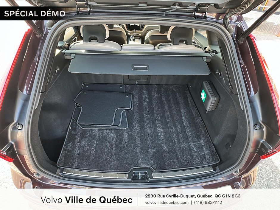 2026 Volvo XC60 Plus Dark Theme-7