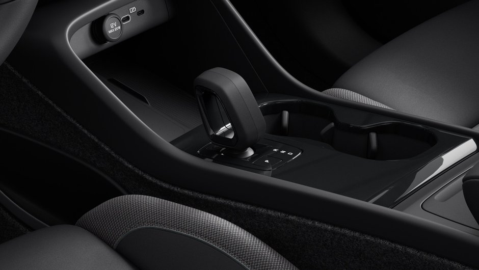 Volvo EC40 Ultra 2025-8