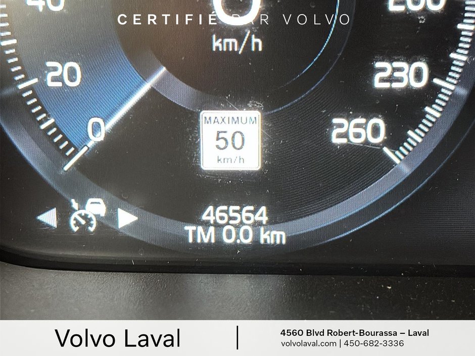 2022 Volvo V60 Cross Country BASE-12