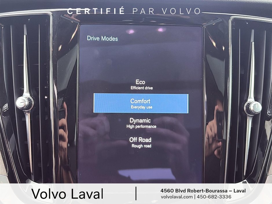 2022 Volvo V60 Cross Country BASE-21