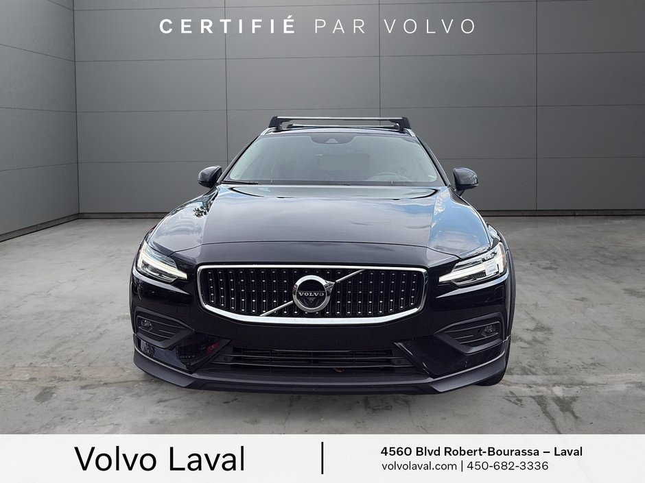 Volvo V60 Cross Country MOMENTUM 2022-1