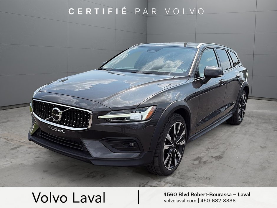 Volvo V60 Cross Country Plus 2023 à Laval, Québec