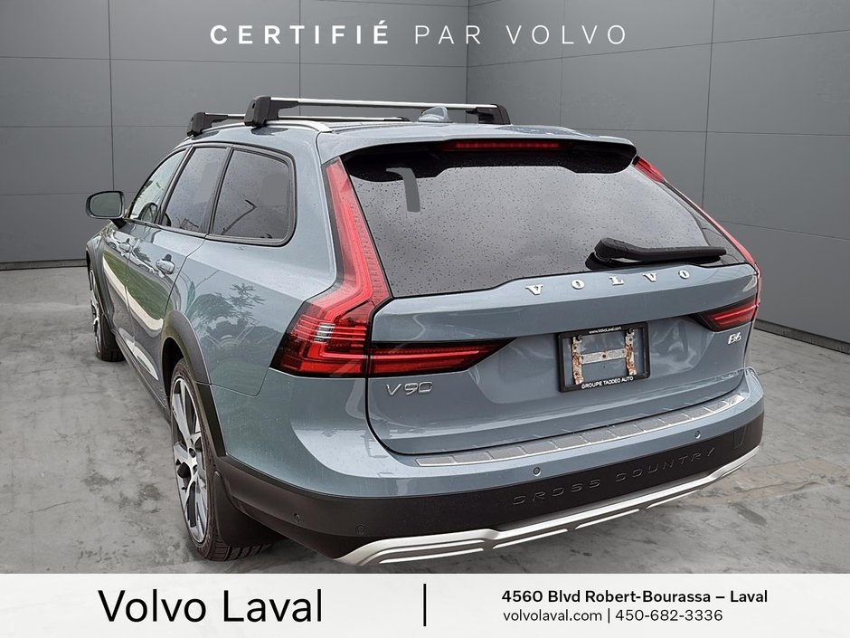 2022 Volvo V90 Cross Country-2