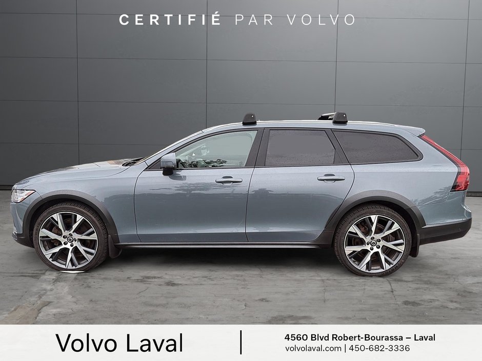 2022 Volvo V90 Cross Country-3