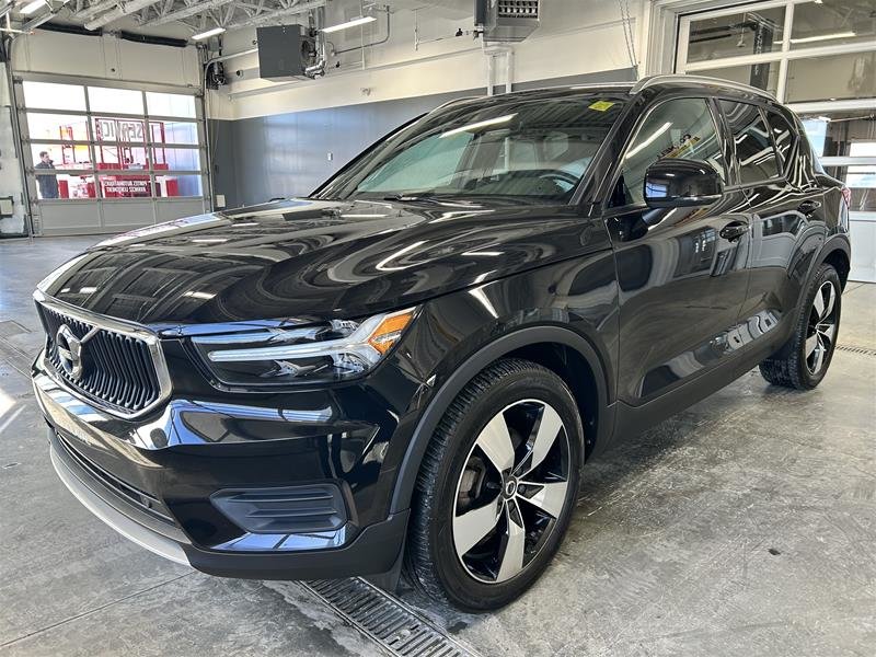 2020  XC40 T4 AWD Momentum in Laval, Quebec