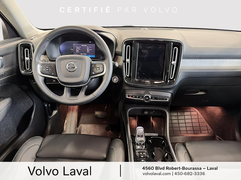Volvo XC40 Plus Dark Theme 2024-8