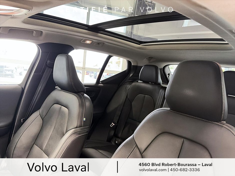 Volvo XC40 Plus Dark Theme 2024-14