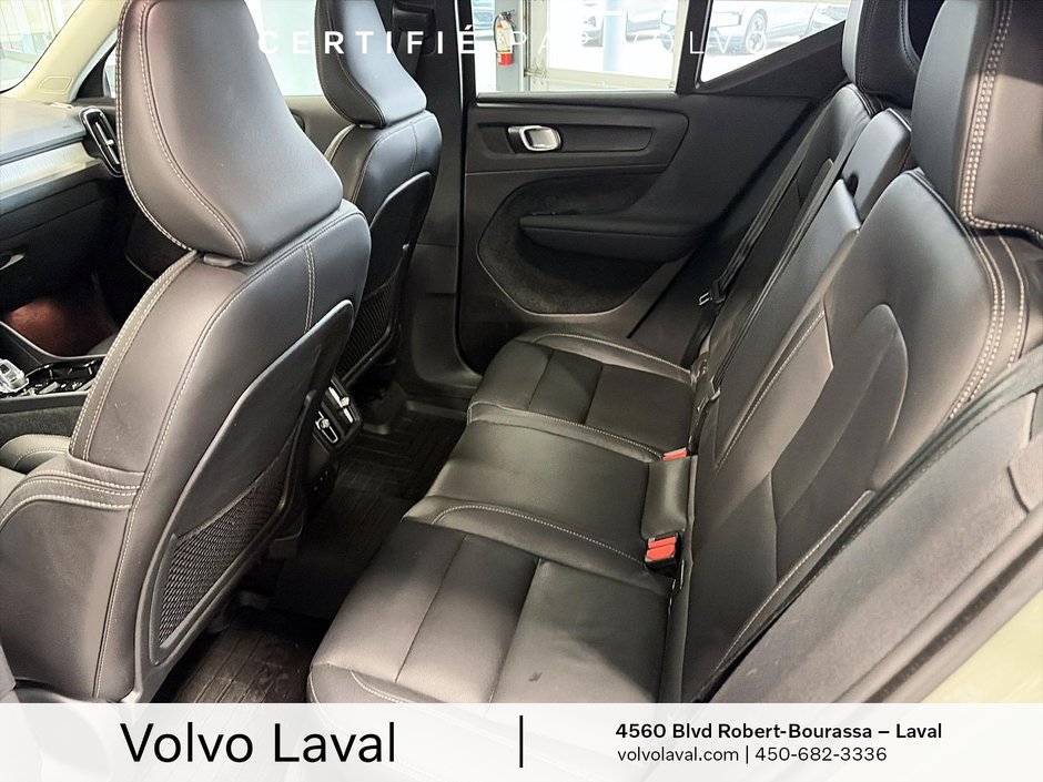 Volvo XC40 Plus Dark Theme 2024-15