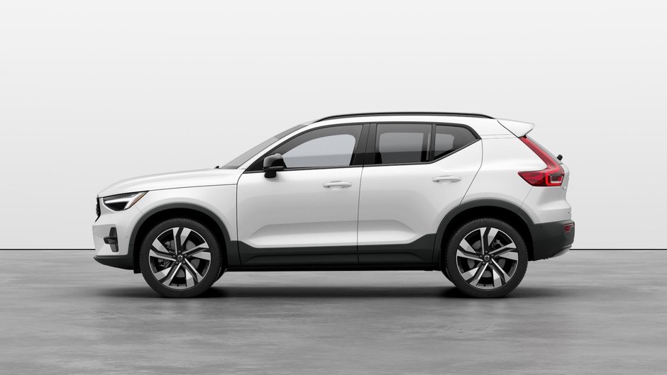 Volvo XC40 Plus Dark Theme 2025-5