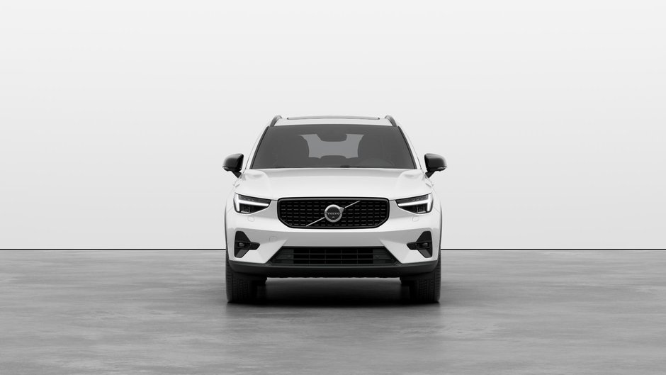 Volvo XC40 Plus Dark Theme 2025-2
