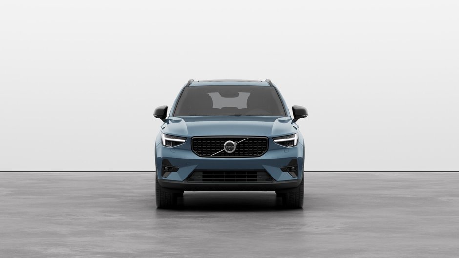 Volvo XC40 Plus Dark Theme 2025-2