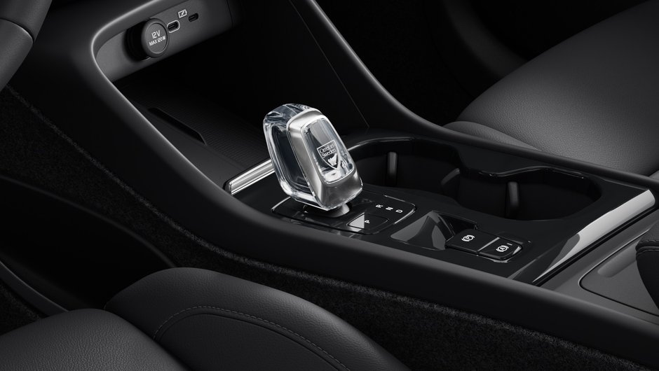 Volvo XC40 Plus Dark Theme 2025-8