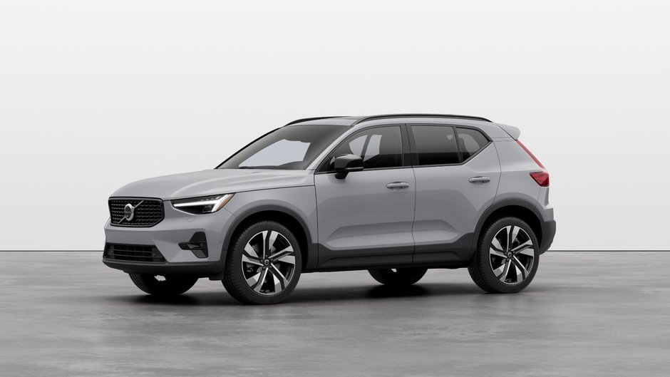 Volvo XC40 Plus Dark Theme 2025 à Laval, Québec