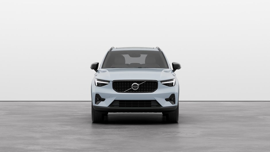 Volvo XC40 Plus Dark Theme 2025-2